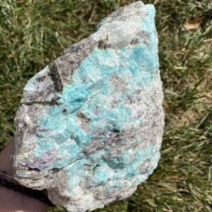White/Sky Blue Shaded Stone